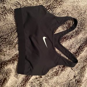 Black sports bra